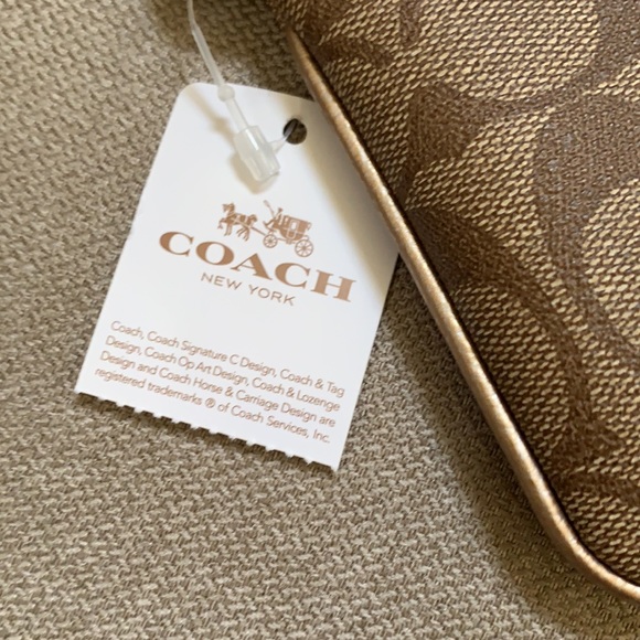 Coach NWT wristlet signature Cs and gold.Y2K - Picture 4 of 7